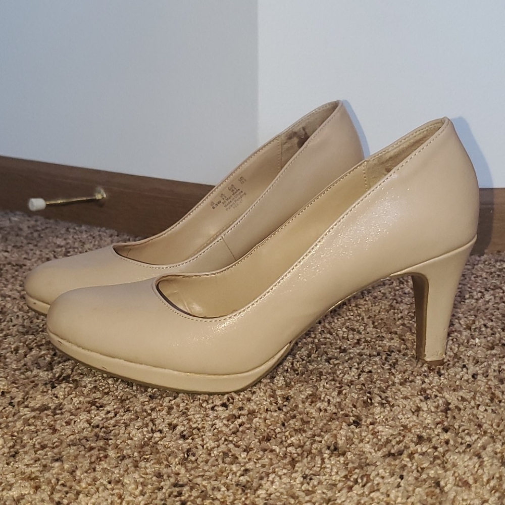 Naturalizer Nude Heels